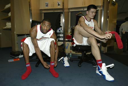 杜篮特篮下强打稳定胜局