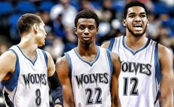 致敬李惠堂，赞助商犀旺送给魏祥鑫一颗柚子足球