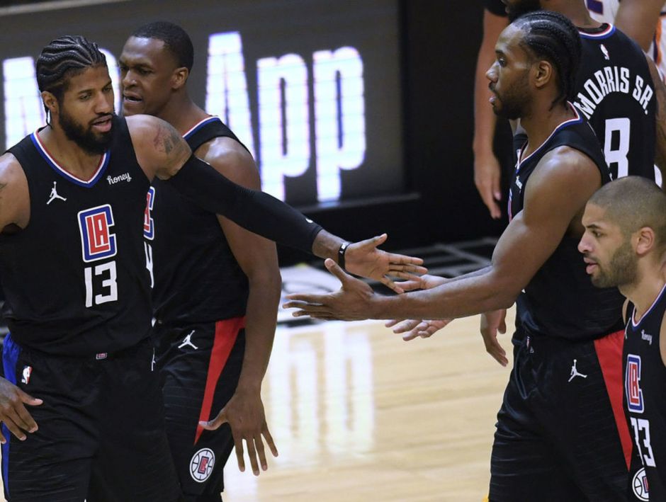 足球中超球队前锋脚踝受伤，赛季恐报销