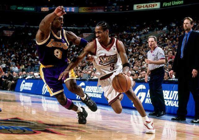 记者：弗里克取消了巴萨今天的训练，球员们前往吉达观光