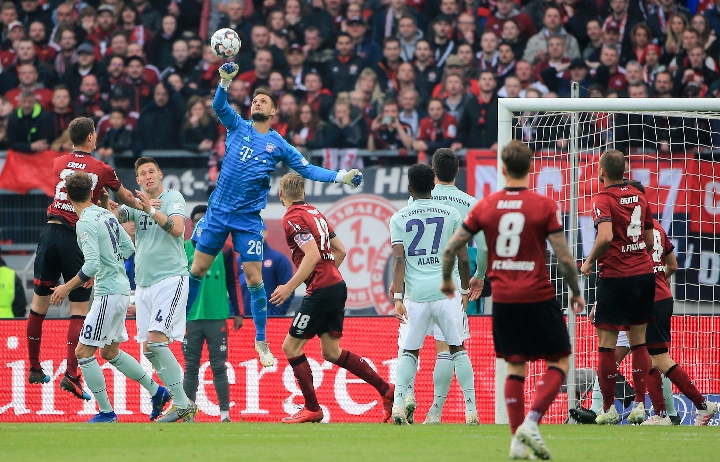 为什么打者打击前要在打击区踢土