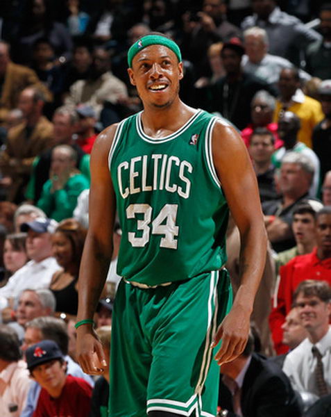 郭晶晶也没想到，霍启刚会因香港火灾后的这一举动，实现口碑暴增