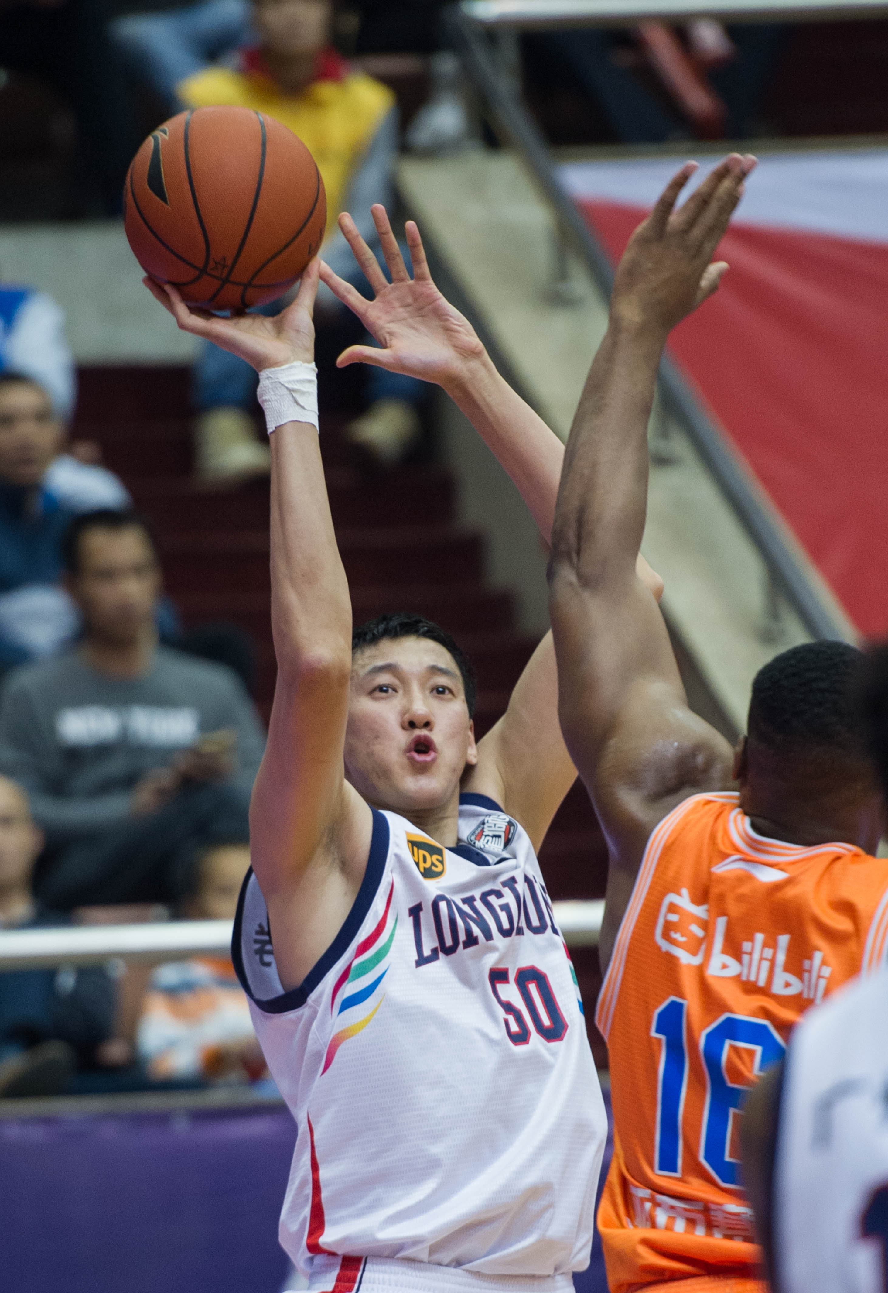 官方：桑德兰签下22岁门将罗埃夫斯，为其夏窗第8笔引援