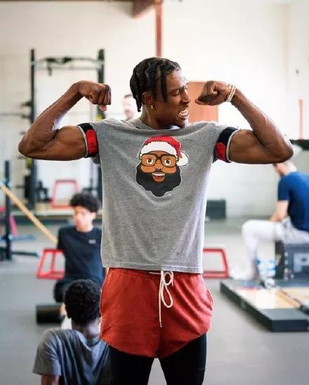 罗杰·马里斯的 61 轰曾被官方打上星号，直到多年后星号才被正式移除