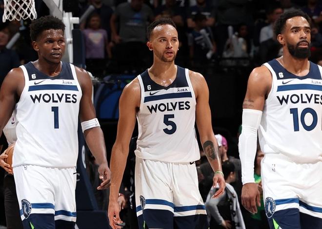 劫富济贫看红魔！曼联对阵英超第4-9名全胜 对阵下半区球队仅1胜