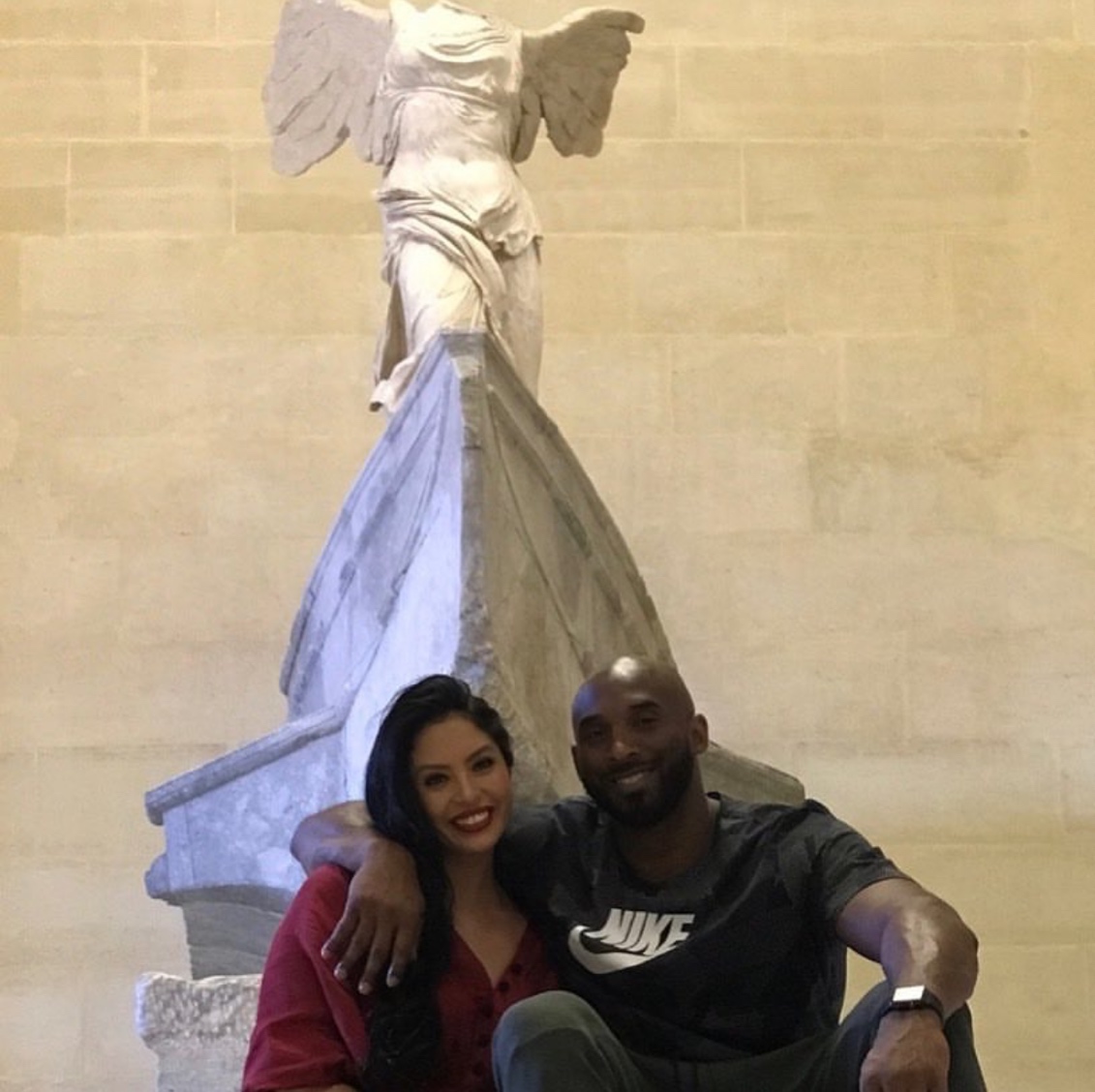 克媒：汉堡进行球衣慈善拍卖，18岁武斯科维奇球衣成标王