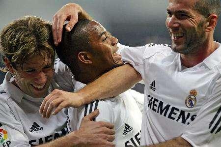 【现场】贡萨洛戴帽伯纳乌嗨翻 皇马迎来酣畅大胜