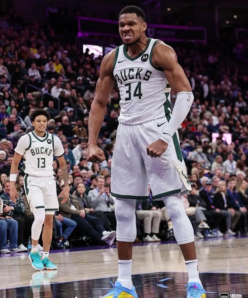 2025 年 8 月：波士顿红袜队新秀卡萨斯（Triston Casas）单场击出两支超过 450 英尺的炮弹